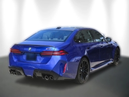 BMW M5 Base (A8) Sedan 2026