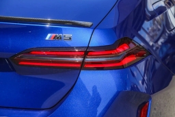 BMW M5 Base (A8) Sedan 2026