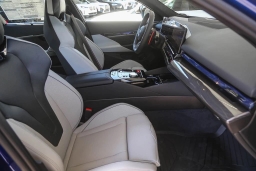 BMW M5 Base (A8) Sedan 2026