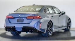 BMW M5 Base (A8) Sedan 2026