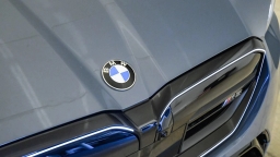BMW M5 Base (A8) Sedan 2026