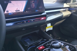 BMW M5 Base (A8) Sedan 2026