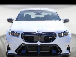BMW M5 Base (A8) Sedan 2026