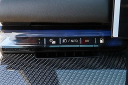 BMW M5 Base (A8) Sedan 2026