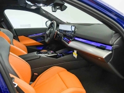 BMW M5 Base (A8) Sedan 2026