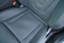 BMW M5 Base (A8) Sedan 2026