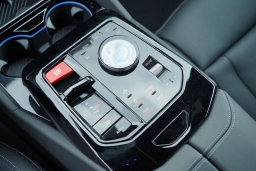 BMW M5 Base (A8) Sedan 2026