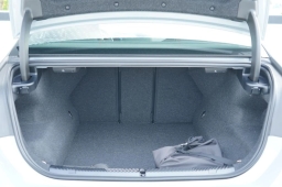 BMW M5 Base (A8) Sedan 2026
