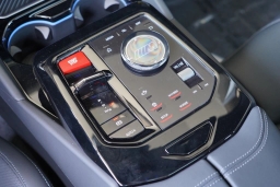 BMW M5 Base (A8) Sedan 2026