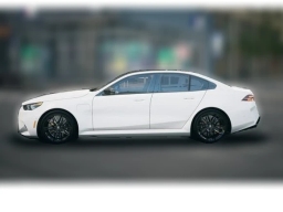 BMW M5 Base (A8) Sedan 2026