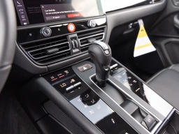 Porsche Macan T AWD 2026