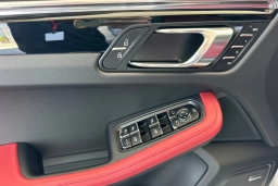 Porsche Macan T AWD 2026