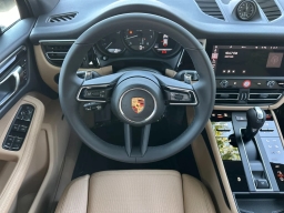 Porsche Macan T AWD 2026