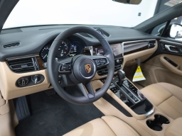 Porsche Macan Base AWD 2026