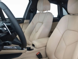 Porsche Macan Base AWD 2026