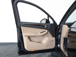 Porsche Macan Base AWD 2026