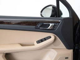 Porsche Macan Base AWD 2026