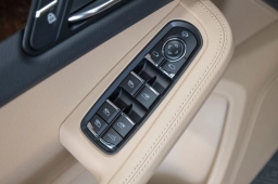 Porsche Macan Base AWD 2026