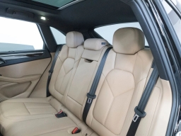 Porsche Macan Base AWD 2026