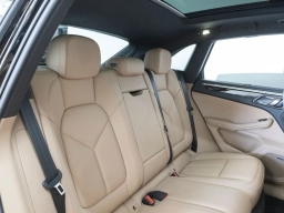Porsche Macan Base AWD 2026