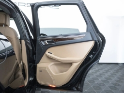 Porsche Macan Base AWD 2026