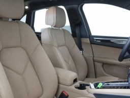 Porsche Macan Base AWD 2026