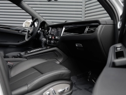Porsche Macan T AWD 2026