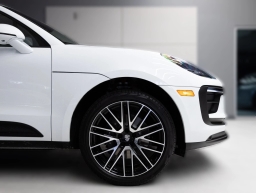Porsche Macan Base AWD 2026