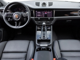 Porsche Macan Base AWD 2026