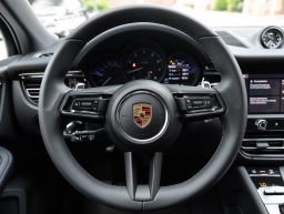Porsche Macan Base AWD 2026