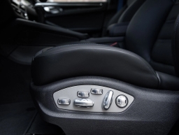 Porsche Macan Base AWD 2026