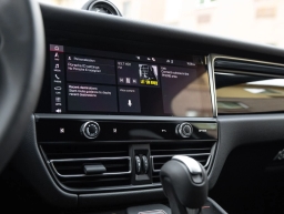 Porsche Macan Base AWD 2026