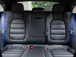 Porsche Macan Base AWD 2026