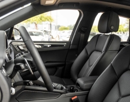 Porsche Macan Base AWD 2026