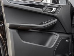 Porsche Macan Base AWD 2026