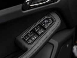 Porsche Macan Base AWD 2026