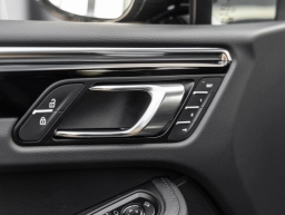 Porsche Macan Base AWD 2026