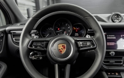 Porsche Macan Base AWD 2026