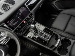 Porsche Macan Base AWD 2026