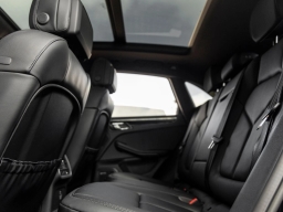 Porsche Macan Base AWD 2026