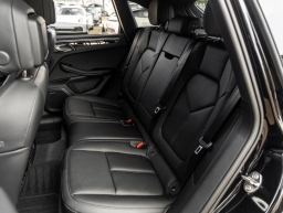Porsche Macan Base AWD 2026