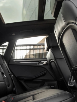 Porsche Macan Base AWD 2026