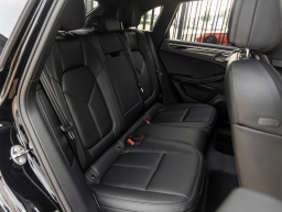 Porsche Macan Base AWD 2026