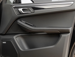 Porsche Macan Base AWD 2026