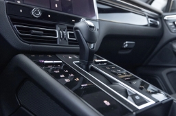 Porsche Macan T AWD 2026