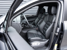 Porsche Macan Base AWD 2026