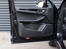 Porsche Macan Base AWD 2026