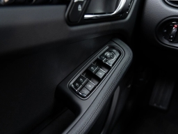 Porsche Macan Base AWD 2026
