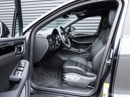Porsche Macan Base AWD 2026