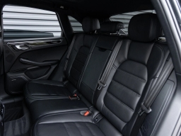 Porsche Macan Base AWD 2026